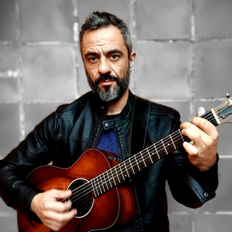 Sam Darris - Singer & Songwritter