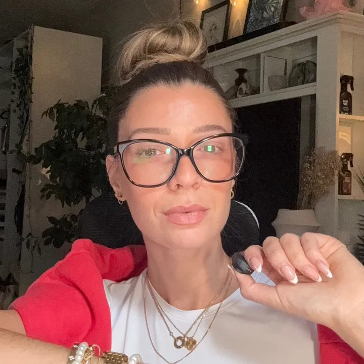 Paula | YVR content creator