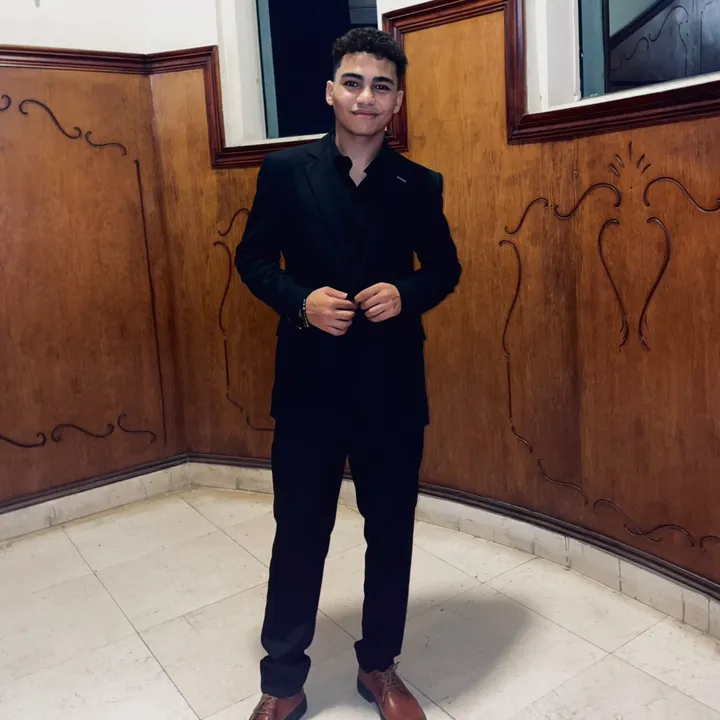 عـــزٰوزٰ