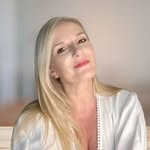 Helena | Face Yoga Expert & Wellness Coach