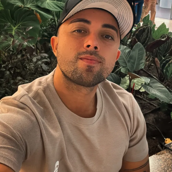Julian Fernández / Artista