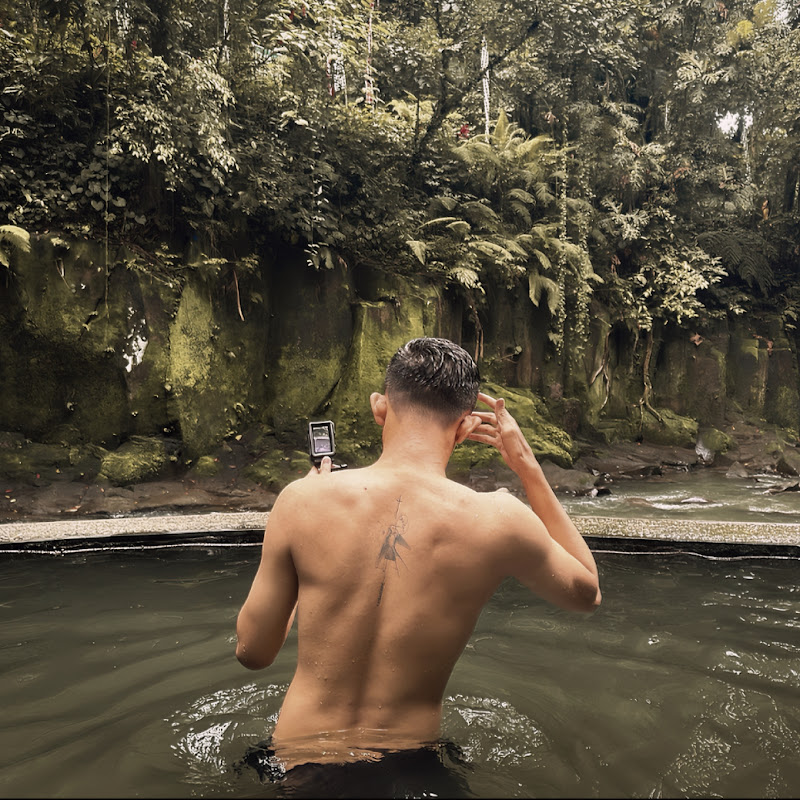 Pejalan Introvert
