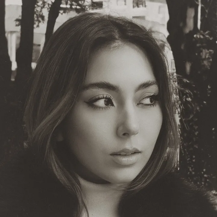 Isabel - makeup & outfits