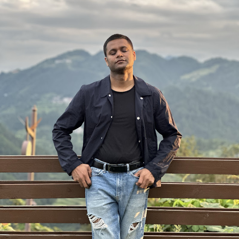 Foreigners Life in Chengdu