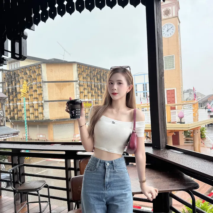 ครูเฟิร์นไม่มีใบ