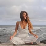 Maria Martinez Plinio 🌊 | Bienestar, Yoga & Emprender ✨