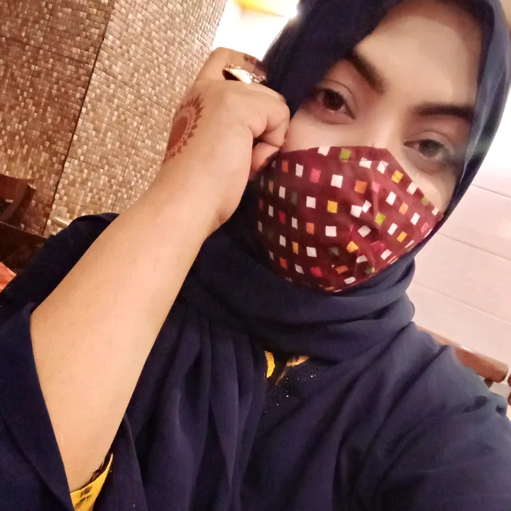 Aisha Vlogs (Aisha Ghori)