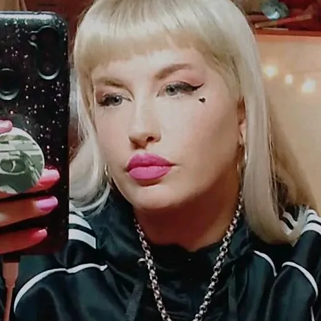 𝕮𝖍𝖊𝖓𝖎🥀