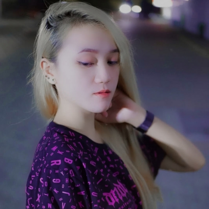 Magenta Indri