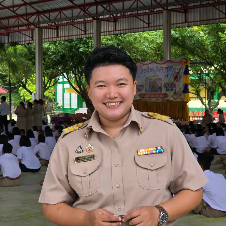 ครูเอม ที่ชอบสอนพละ