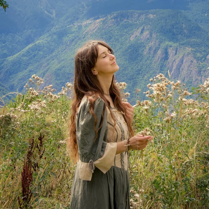 Jessica 𖣂 Roots in the Wild