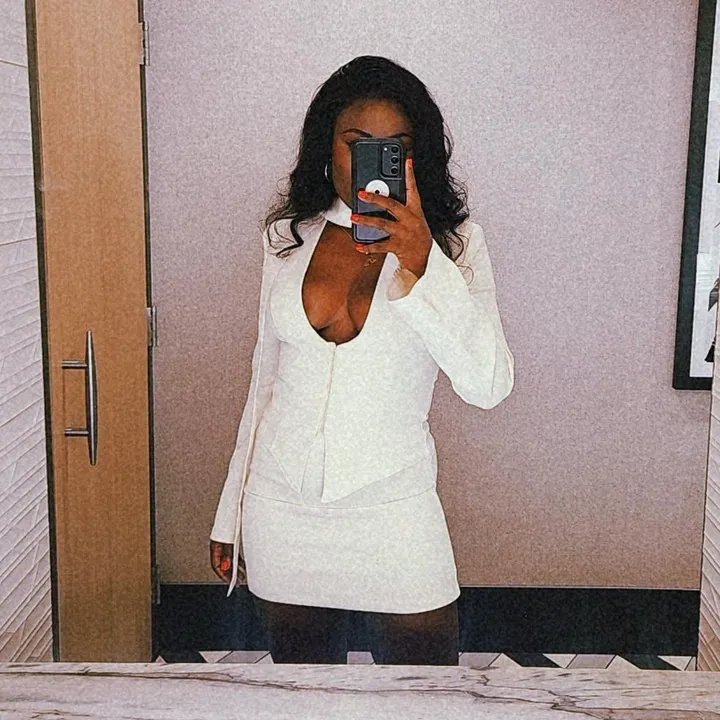 Adonai's Sunflower🌻🇬🇾