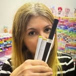 Iza_colorindo