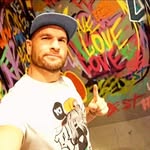 Художник-путешественник и коллекционер фигурок