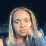 𝒵𝑜𝑒̈ 𝒜𝓃𝓈𝒶𝒽.