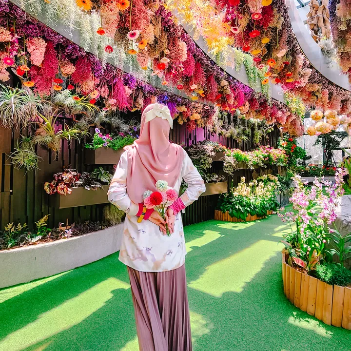 Lee Daneen Chul | Traveller