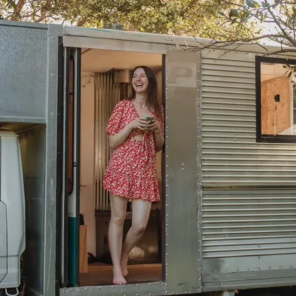 Kenzie vanlife & online income