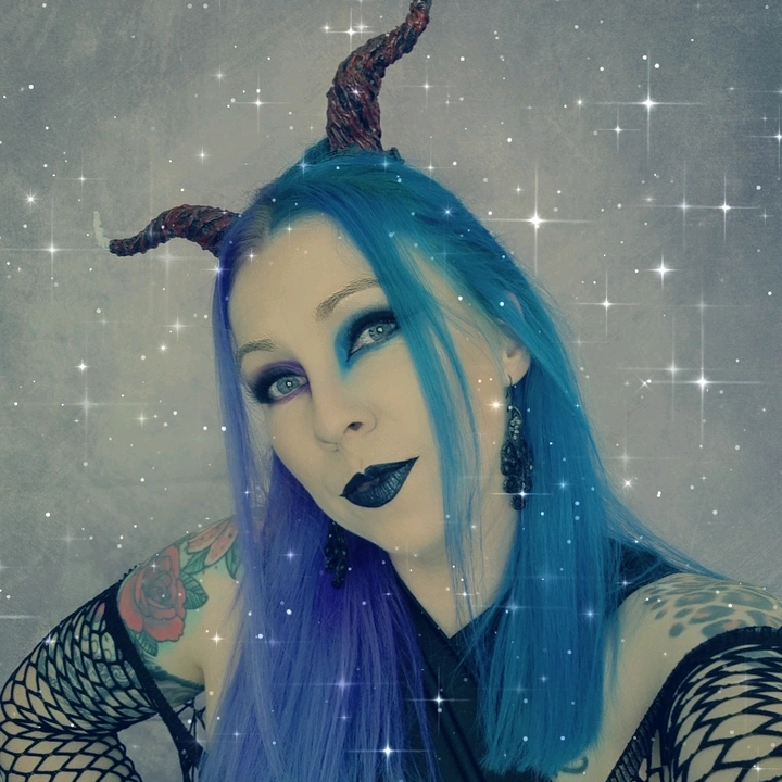 🖤💙Sarah💜🖤