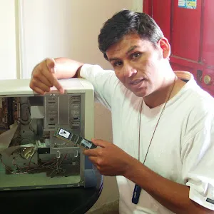 El profesor Omar Ruiz