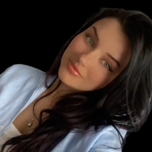 𝓔 𝓵 𝓲 𝓸 𝓷 𝓪