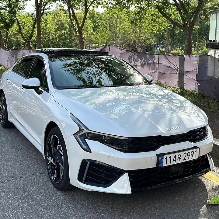 Kia_5_lady
