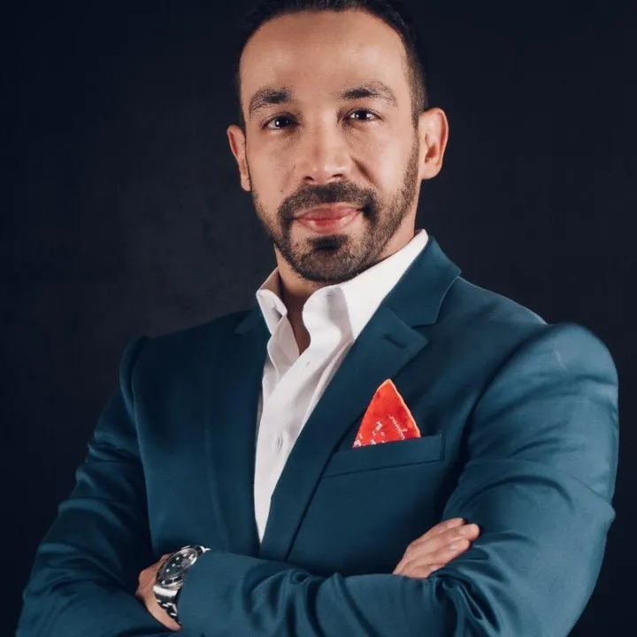 Dr. Luis Devoz