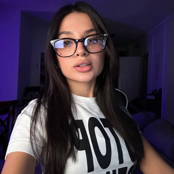 tenderlybae twitch fan