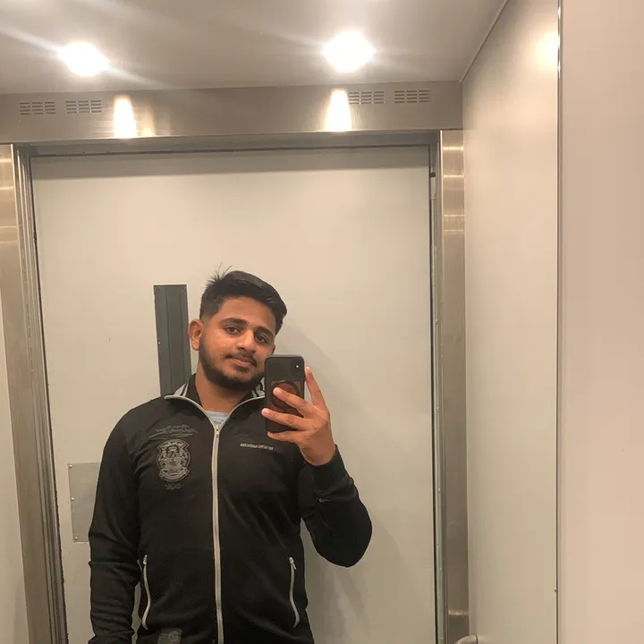 Zubair gujjar 23🇵🇰🇸🇪⚠️🔙