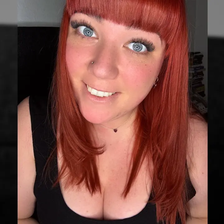 Q ᴜ ᴇ ᴇ ɴ B ᴇ ᴇ 🐝