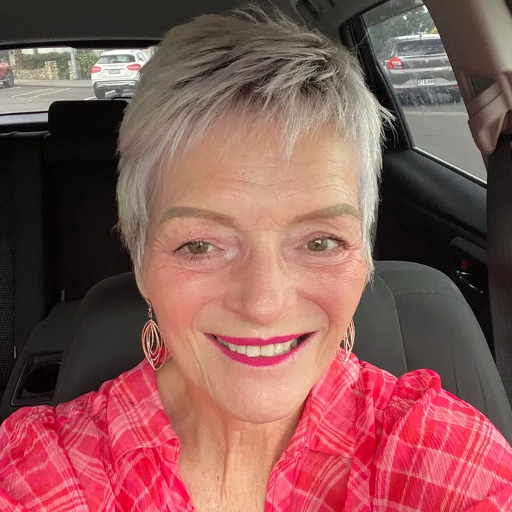 Lesley - Style Coach 🇳🇿🇬🇧