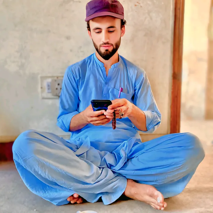 زاہد تنہا ❣️