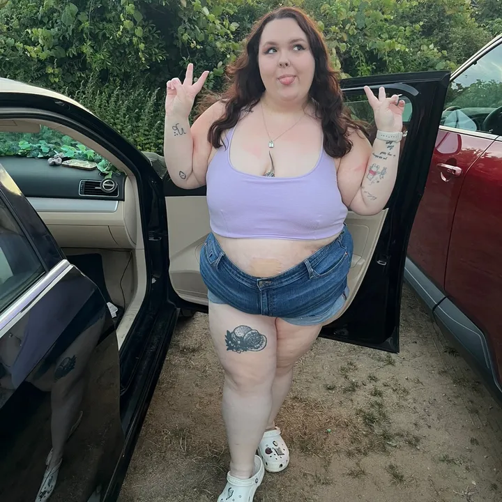 Julie B.🦈💕