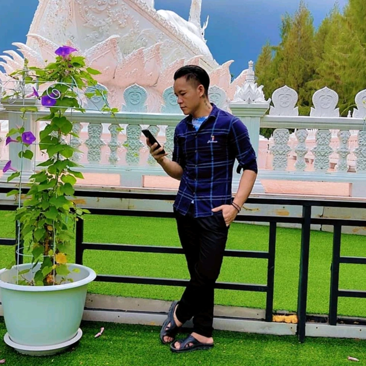 ဂုဏ်ရည်  မတူတဲ့   အချစ်