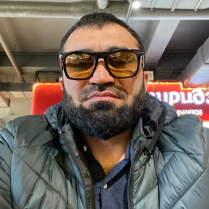Равид Ахундов