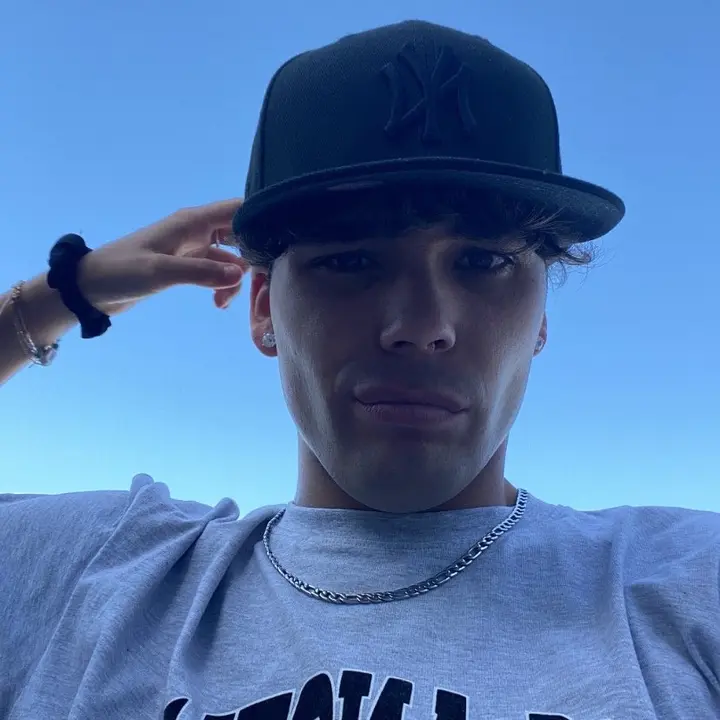 G 😼
