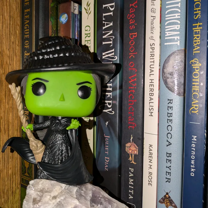 Sarah🇨🇦🌈-Hedgecraft Herbals