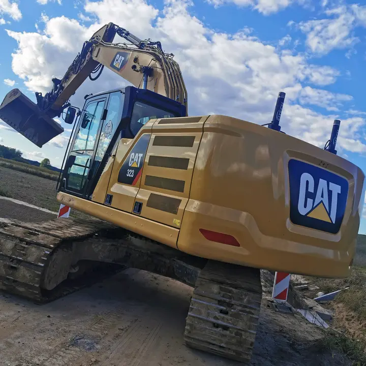 CAT 323