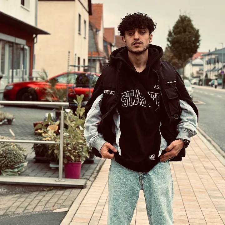 شّٰـــکـــــارچـــی🥷🏻🐺☝️