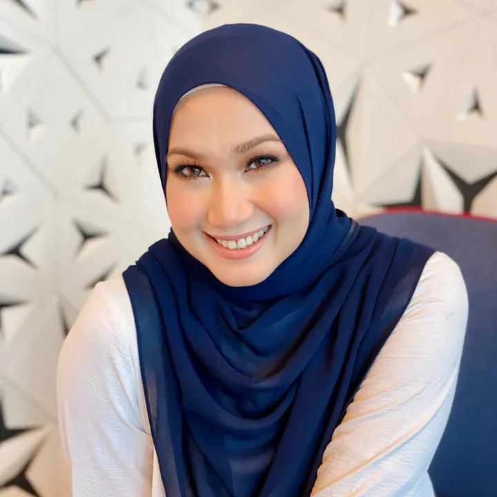 Amy Mastura Official