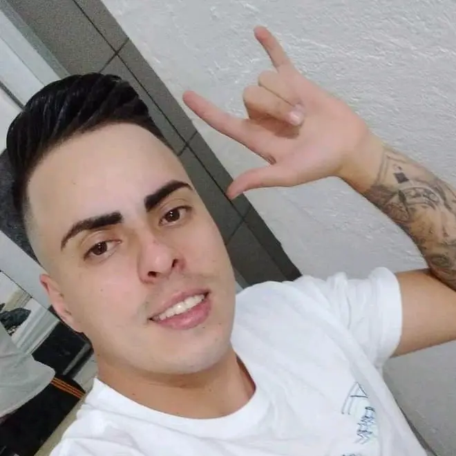 BIGODE DE DIREITA