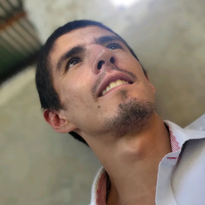 Carlos Guzmán Oficial