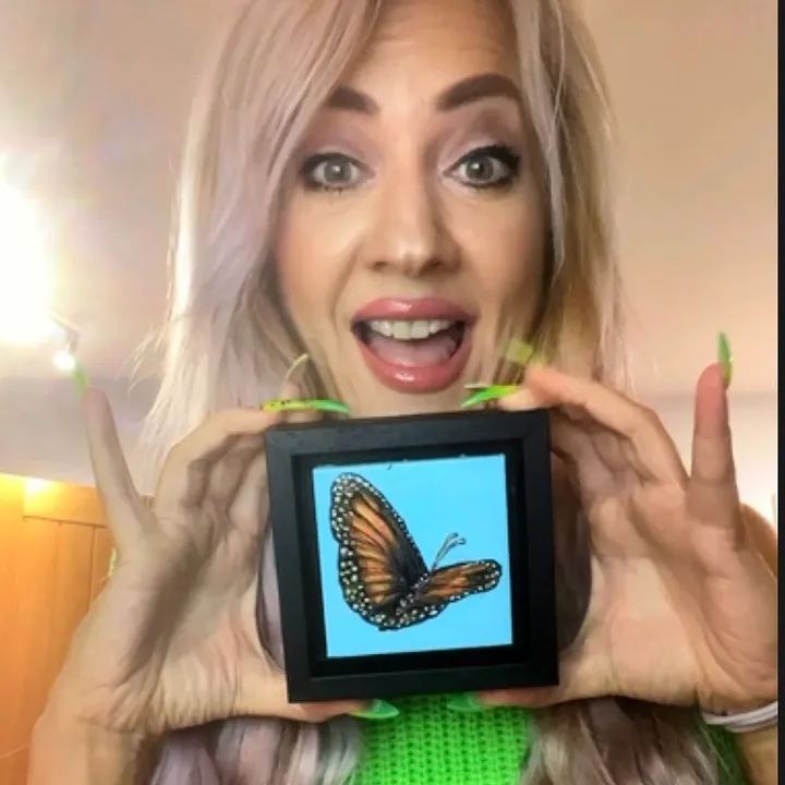 Mandii Pope Art