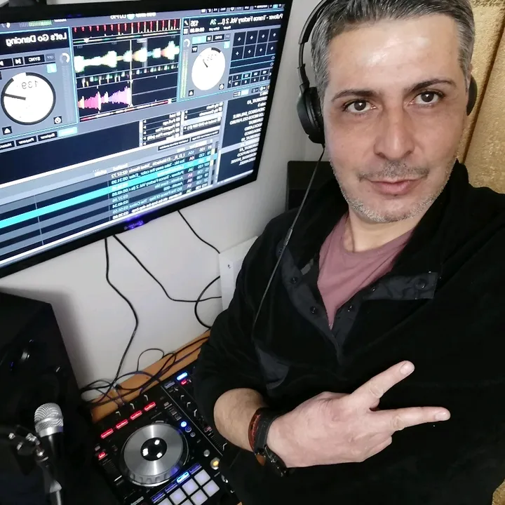 DJ Scratsh