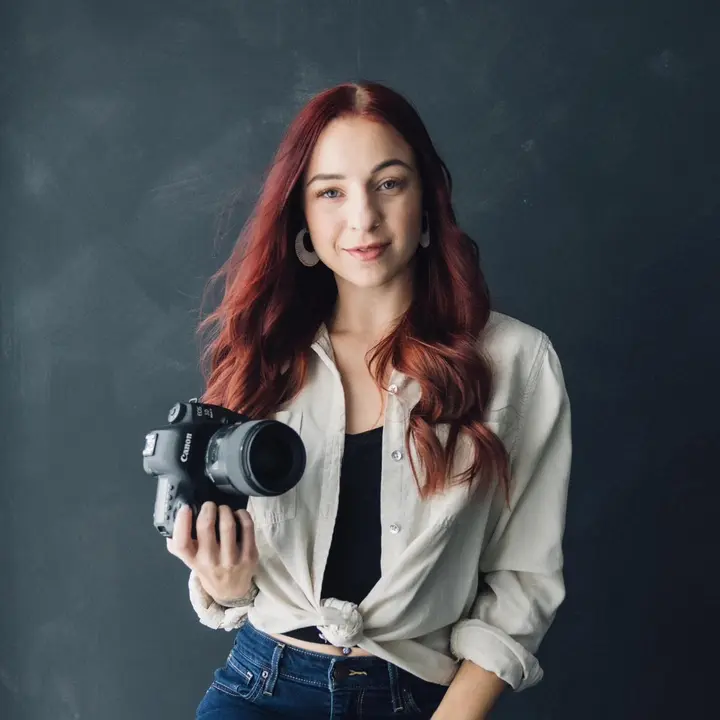 Allie - Elopement Photographer