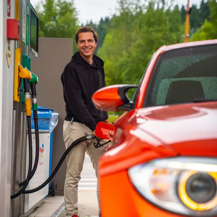 Beau Ackx - Car Journalism