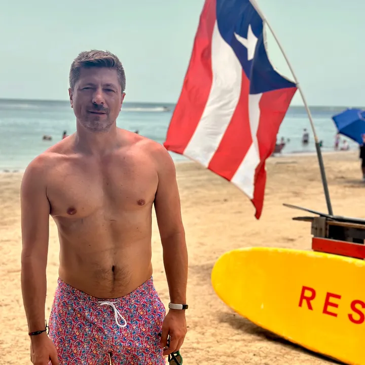 Mario F Hurtado