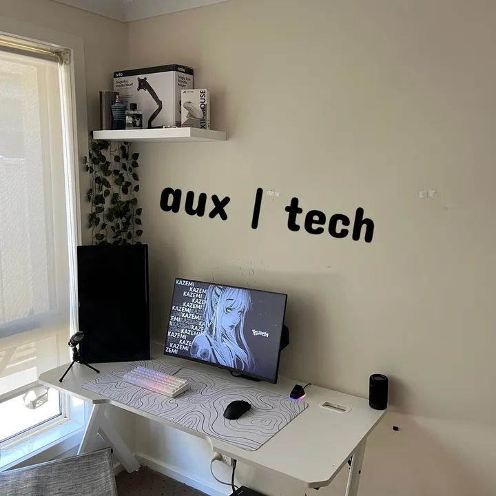 aux | TECH