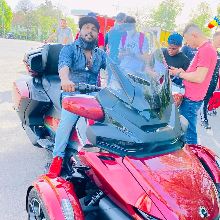 Pradeeshan Bandara සරා👑