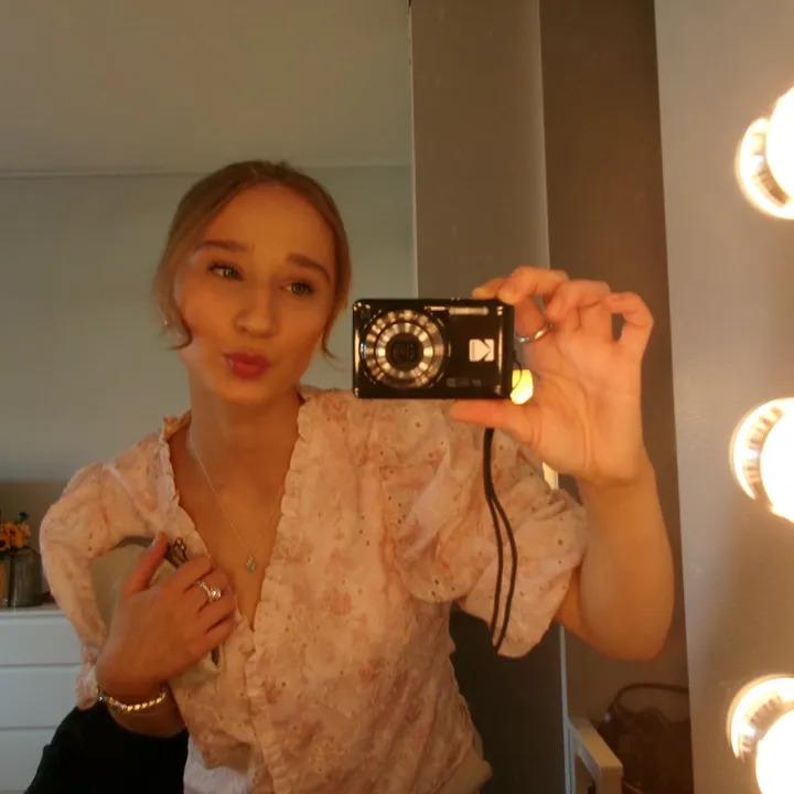 💐Madeleine Blikken
