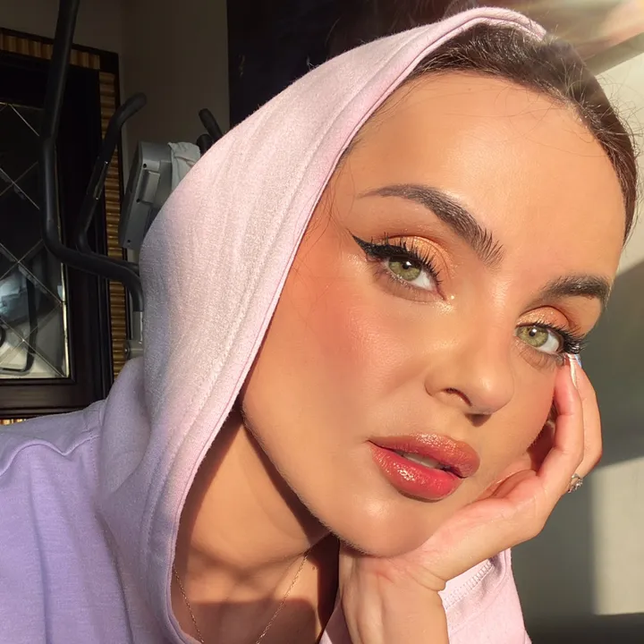 NicoleJenesEg